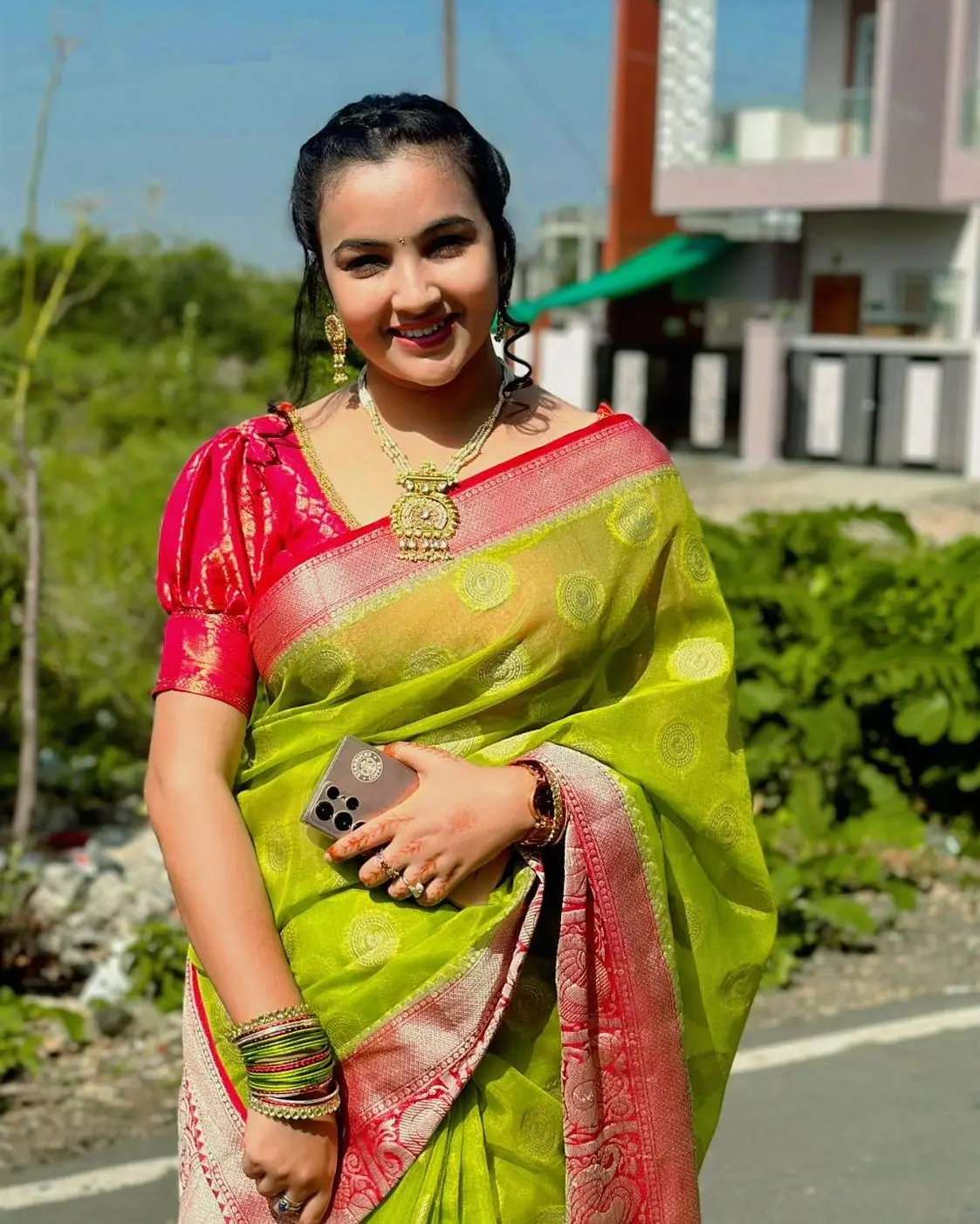 Aarohi Dike Model Profile Photo