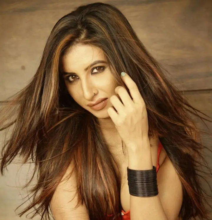 Hansi Parmar Model Profile Photo
