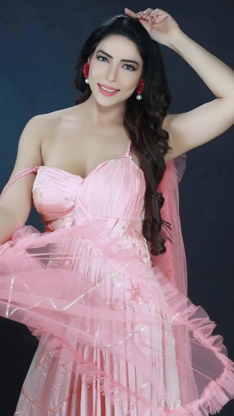 Maahi Khan Model Profile Photo