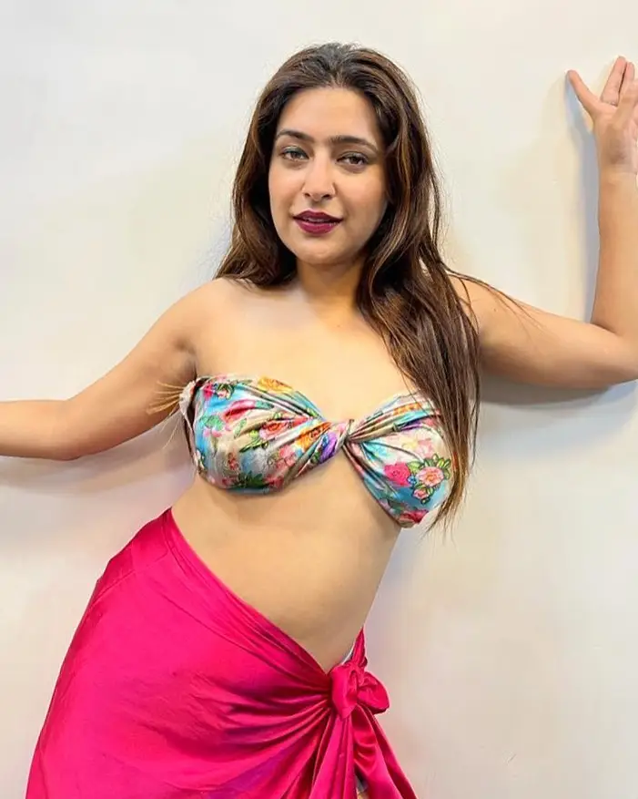 Shiny Dixit Model Profile Photo